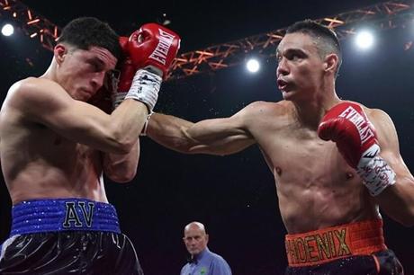 الروسي تيم تسزيو يلحق الهزيمة الأولى بالملاكم الأمريكي فيلاسكيز 