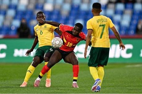 فوستر يقود جنوب إفريقيا إلى فوز ثمين على أنغولا 