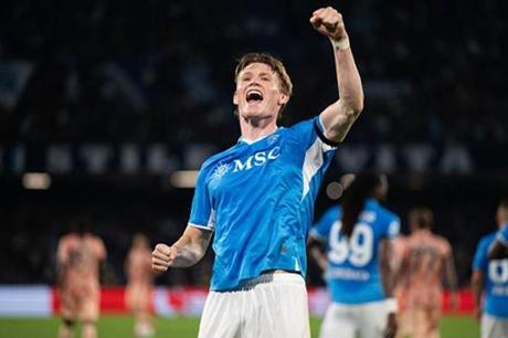 نابولي يُتوج بكأس السوبر الإيطالي على حساب بولونيا 