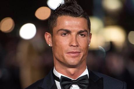 كم كسب رونالدو في عام 2025 فقط؟ 