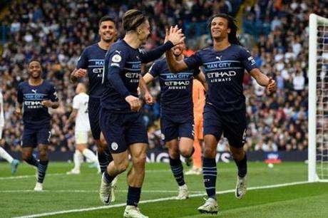 برشلونة قد يتعاقد مع ناثان أكي 