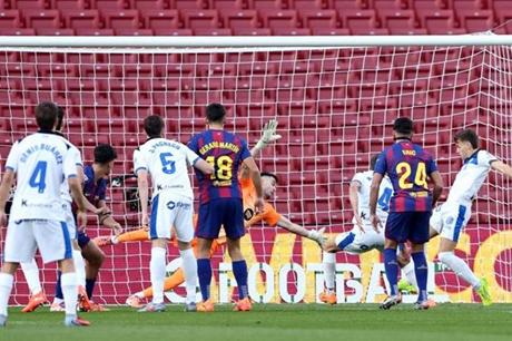 كورتوا برشلونة.. خوان جارسيا أكبر نجاحات ديكو 