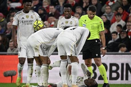 موقف ريال مدريد من تجديد عقود ثلاثي الدفاع 