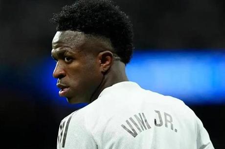 جماهير ريال مدريد تطالب برحيل فينيسيوس 