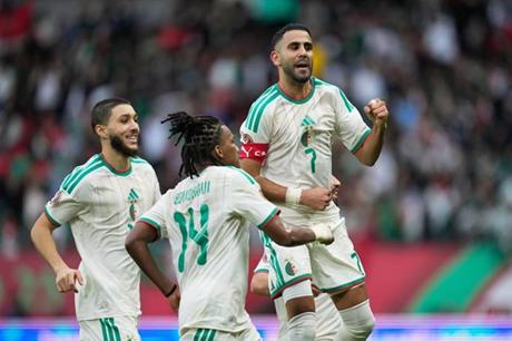 عاجل : محرز يقود الجزائر لتحقيق فوز كبير على السودان 