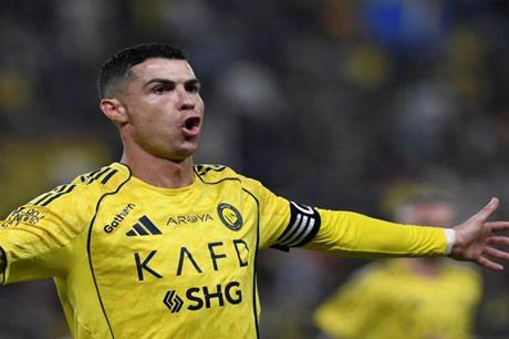 النصر السعودي بعشارية تاريخية يتكئ على رونالدو المُطارِد للهدف الـ1000 