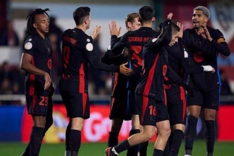 ريال مدريد وبرشلونة يتسللان إلى التشكيلة المثالية في العالم 