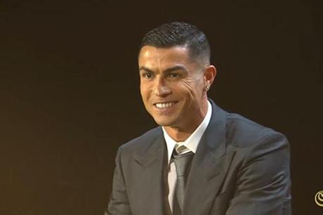رونالدو يكشف حلمه الأكبر بعد تتويجه بجائزة أفضل لاعب بالشرق الأوسط 