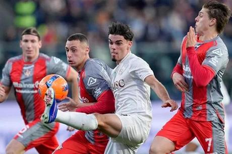 نابولي يفوز على كريمونيزي بالدوري الايطالي 