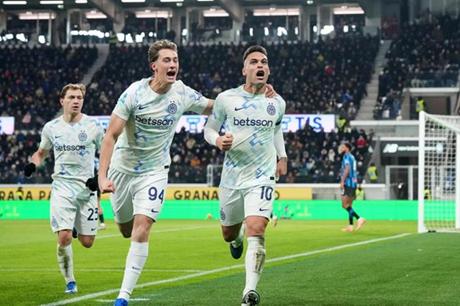 إنتر ميلان يهزم أتالانتا ويستعيد صدارة الدوري الإيطالي 