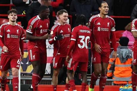 ليفربول في ورطة.. مدافع الريدز يواجه شبح الإيقاف 