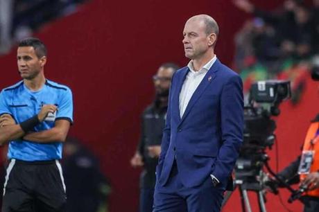 بأمر توروب.. رحيل 4 لاعبين من الأهلي المصري 