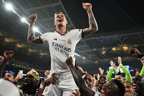 كروس يرد على تصريحات منسوبة لأوبي ميكيل: لماذا لم تلعب في ريال مدريد؟ 