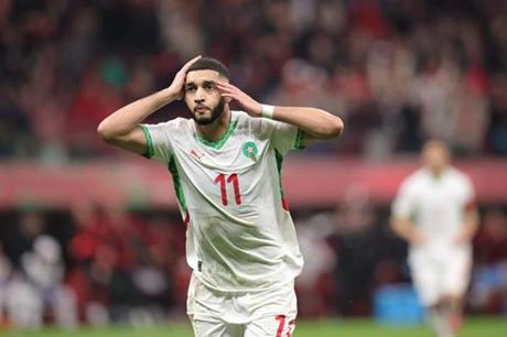 أسطورة آيندهوفن يُحذر إسماعيل صيباري من الانتقال إلى البريمرليج 