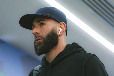 الهلال يترقب تطورات أزمة كريم بنزيما 