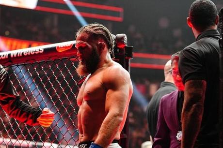 المقاتل الأذربيجاني فيزيف يتعرض لهزيمة ساحقة 