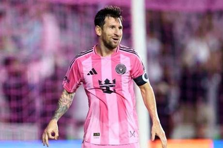 ميسي يعيد إحياء تصدي العقرب مع هيجيتا 