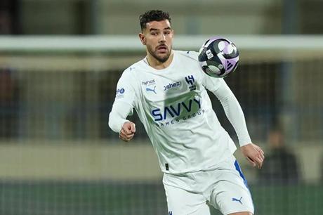 ثيو هيرنانديز يؤزم الهلال قبل مواجهة الاتفاق 