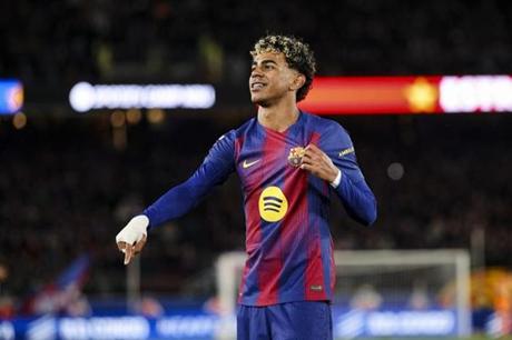 عودة الفتاك.. لامين يامال يحقق رقم قياسي جديد مع برشلونة 