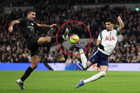توتنهام يصطدم مانشستر سيتي بهدف خيالي بـ"لدغة العقرب" 