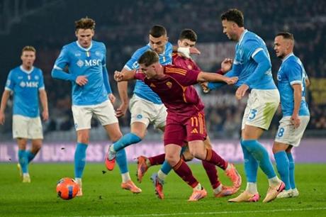 نابولي يتحدى روما في مواجهة نارية بالدوري الإيطالي 