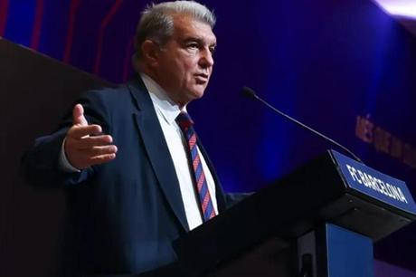 لابورتا يرفع دخل برشلونة من 581 إلى 985 مليون يورو 