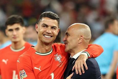 عاجل : مدرب البرتغال يدلي برأيه حول موعد اعتزال الأسطورة رونالدو 