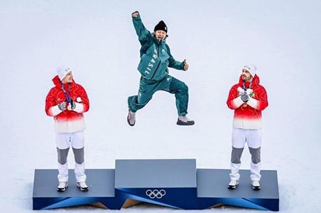 حدث تاريخي.. متزلج يحقق أول ميدالية في تاريخ الألعاب الأولمبية الشتوية لدولة "دافئة" 