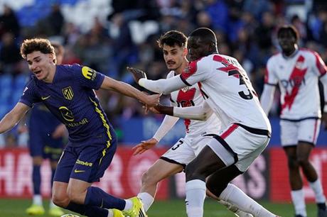 ليون يتخطى نيس بثنائية بالدوري الفرنسي 