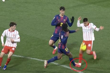 لماذا احتسب الحكم هدف جيرونا الثاني في شباك برشلونة؟ 