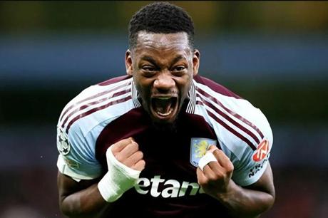 "خنق" في الظهور الأول.. جون دوران يشعل الجدل مع زينيت 