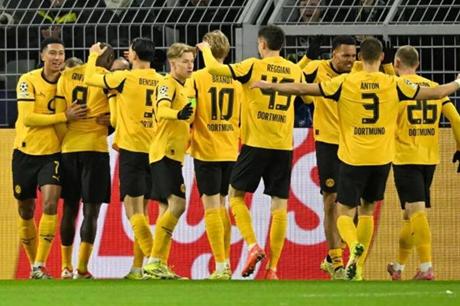 دورتموند يفوز على أتالانتا بثنائية في أبطال أوروبا 