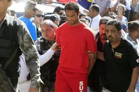 حارس مرمى برازيلي يعود للملاعب بعد 16 عاماً في السجن 