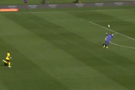 من مسافة 70 مترا.. لاعب في الدوري الأسترالي يسجل واحدا من أغرب الأهداف في تاريخ البطولة 