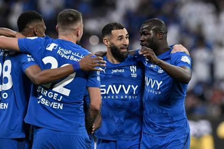 إنزاجي يبلغ لاعبي الهلال بقرار مثير قبل كلاسيكو الاتحاد 