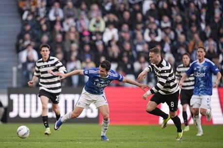 يوفنتوس يواصل السقوط ويخسر أمام كومو في الدوري الإيطالي 