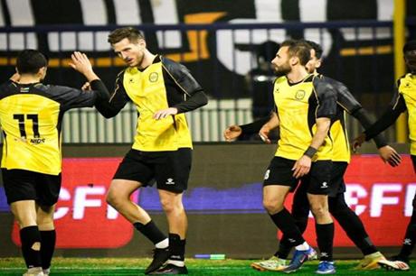 الحسين يهزم الوحدات بثنائية ويحافظ على صدارة دوري المحترفين 