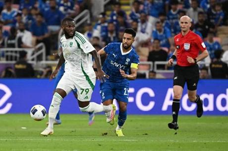 الهلال يتحدى أهلي جدة في كلاسيكو السعودية 