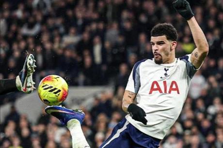 هل حسمت جائزة بوشكاش؟.. سولانكي يسجل هدفا استثنائيا في شباك مانشستر سيتي 