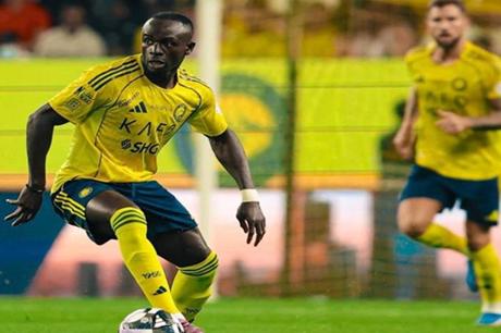 النصر يهزم الرياض ويعتلي صدارة الدوري السعودي 