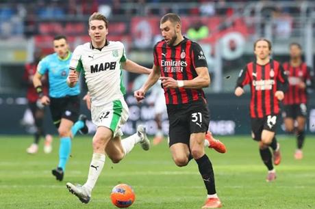 ميلان ضيفاً على بولونيا في الدوري الإيطالي 