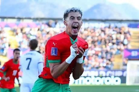 هداف المغرب ياسر زابيري يظهر في تدريبات فريقه الجديد 