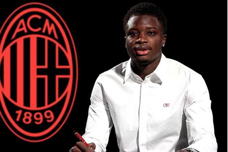 ميلان يتعاقد رسمياً مع ألفادغو سيسيه 