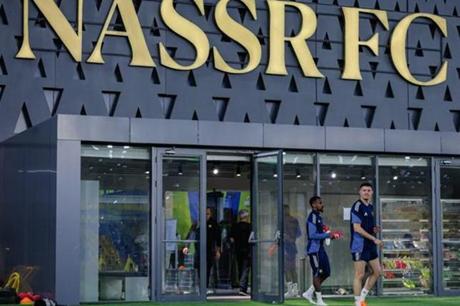 بن تركي والمهيدب يسعيان وراء شراء نادي النصر 