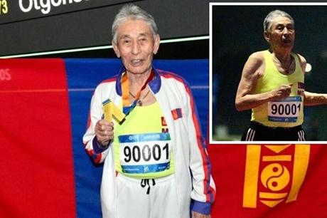 عداء بعمر 91 عاما يتحدى الزمن ويفاجئ الجميع في ألعاب الماسترز 