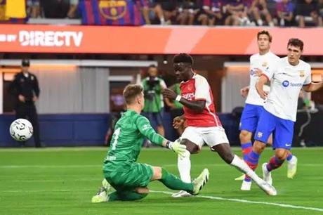 برشلونة وأرسنال يتصارعان على صفقة مجانية من دورتموند 