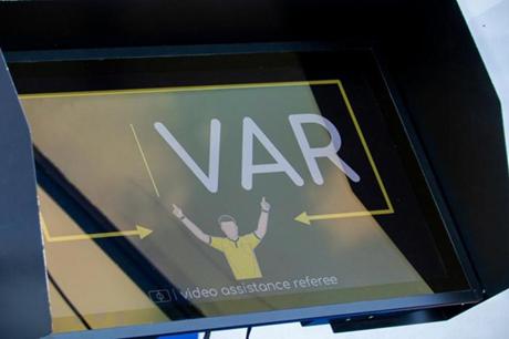 اتحاد كرة القدم: تشغيل تقنية الـ(VAR) في الملاعب الموسم المقبل 