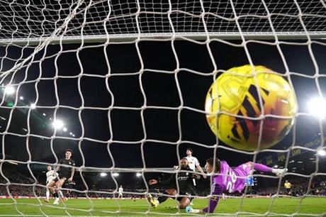 مانشستر سيتي يشدد الخناق على أرسنال عشية "الديربي" اللندني 