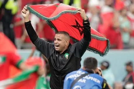 مساعد الركراكي الأول يرفض العمل مع طاقم مدرب منتخب المغرب الجديد 