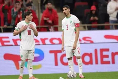 محمد وهبي ومُساعده يتابعان حكيمي ودياز في دوري أبطال أوروبا 